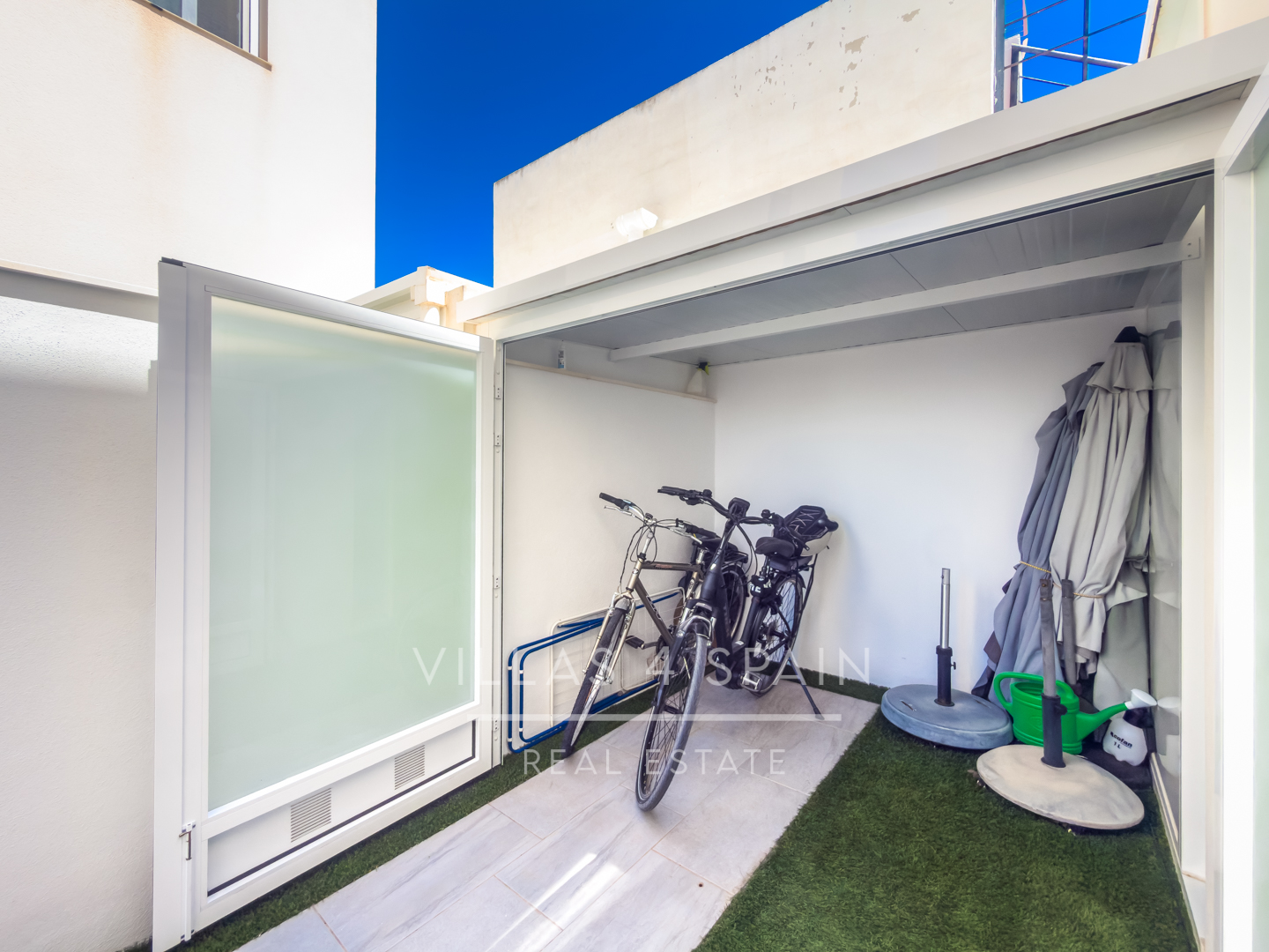 Resale -  3 Bed 3 Bath Villa with a private pool in Daya Vieja Alicante - av. principes de asturias - Alicante