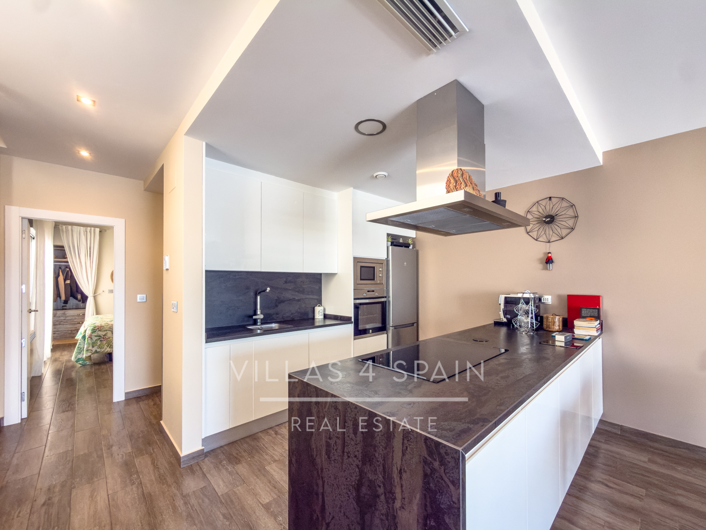 Resale -  3 Bed 3 Bath Villa with a private pool in Daya Vieja Alicante - av. principes de asturias - Alicante