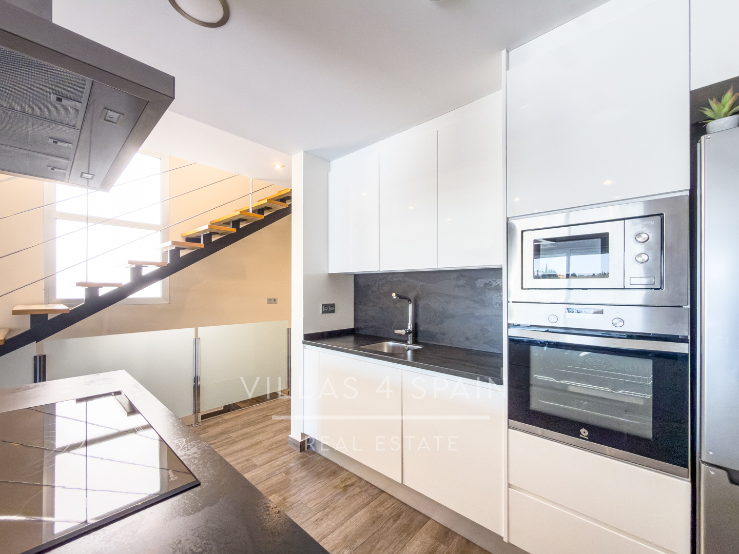 Resale -  3 Bed 3 Bath Villa with a private pool in Daya Vieja Alicante - av. principes de asturias - Alicante