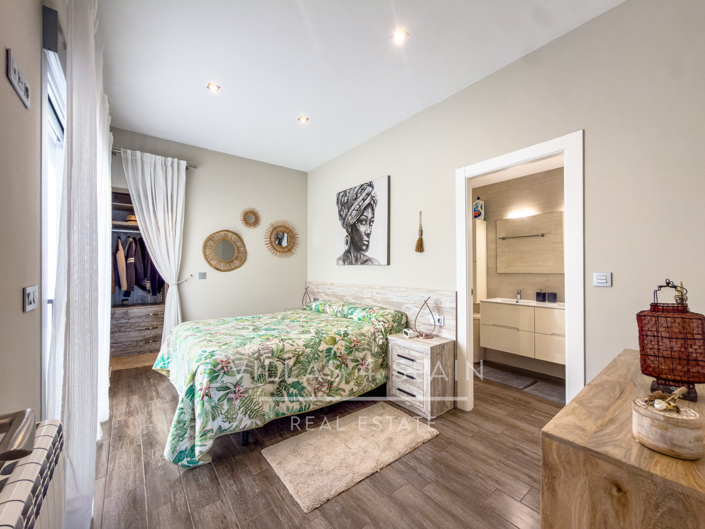 Resale -  3 Bed 3 Bath Villa with a private pool in Daya Vieja Alicante - av. principes de asturias - Alicante