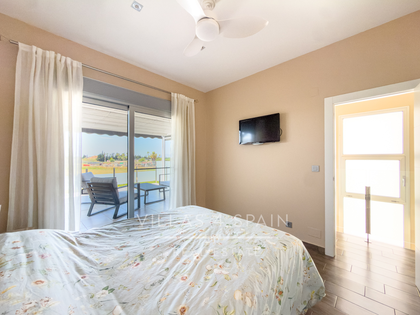 Resale -  3 Bed 3 Bath Villa with a private pool in Daya Vieja Alicante - av. principes de asturias - Alicante