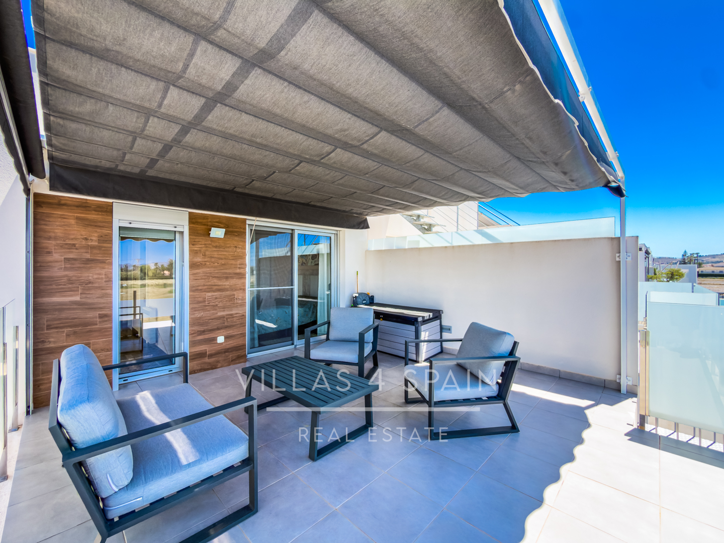 Resale -  3 Bed 3 Bath Villa with a private pool in Daya Vieja Alicante - av. principes de asturias - Alicante