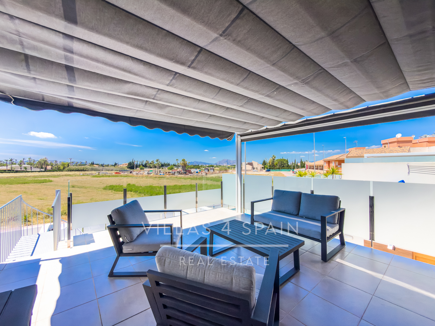 Resale -  3 Bed 3 Bath Villa with a private pool in Daya Vieja Alicante - av. principes de asturias - Alicante