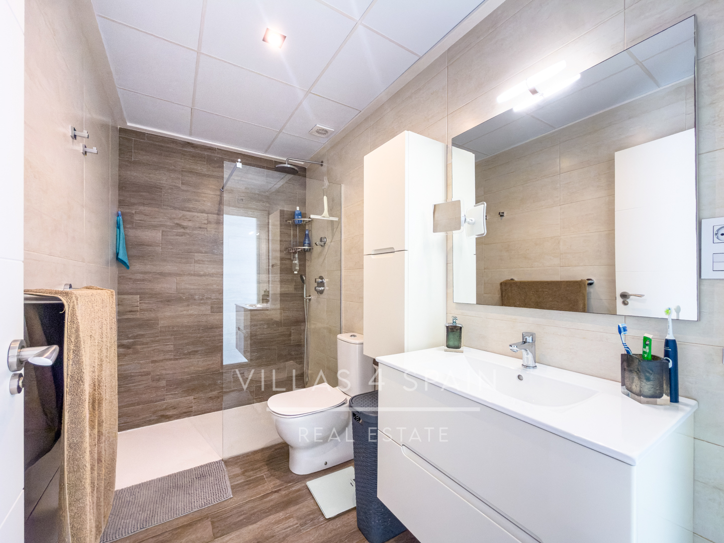 Resale -  3 Bed 3 Bath Villa with a private pool in Daya Vieja Alicante - av. principes de asturias - Alicante