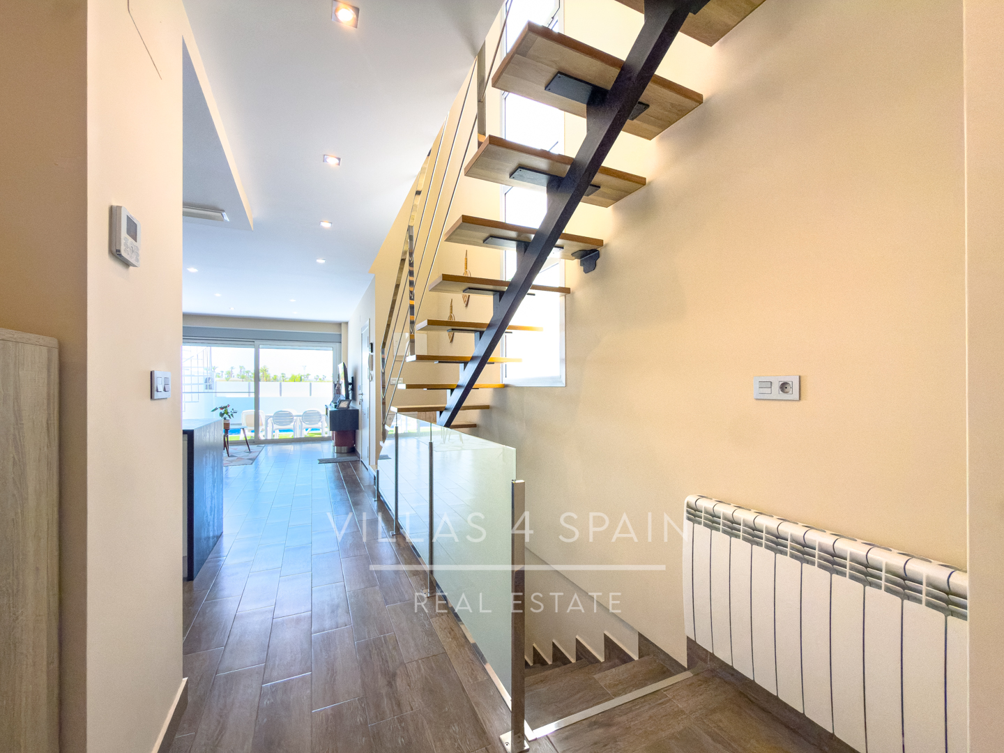 Resale -  3 Bed 3 Bath Villa with a private pool in Daya Vieja Alicante - av. principes de asturias - Alicante
