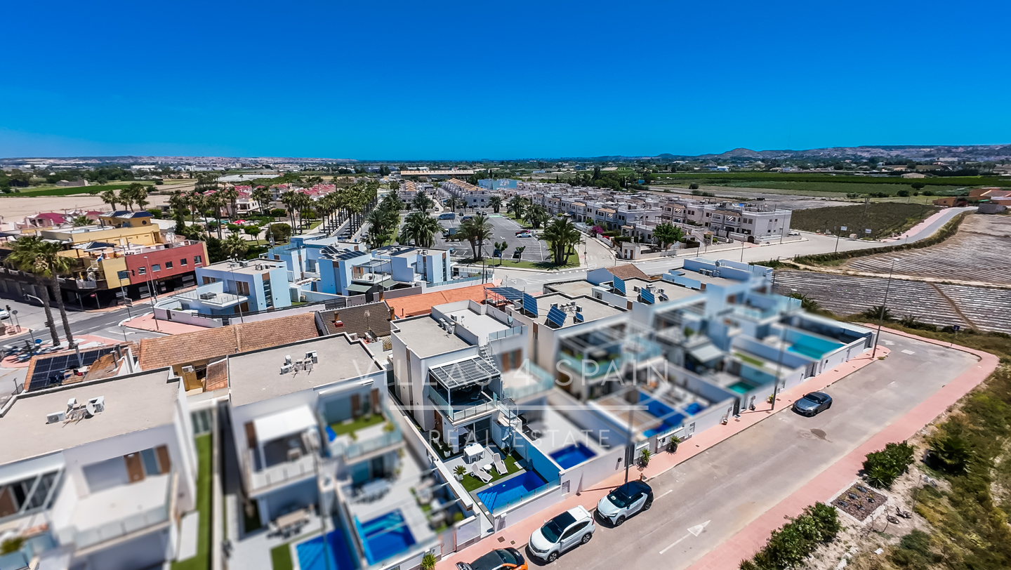 Resale -  3 Bed 3 Bath Villa with a private pool in Daya Vieja Alicante - av. principes de asturias - Alicante