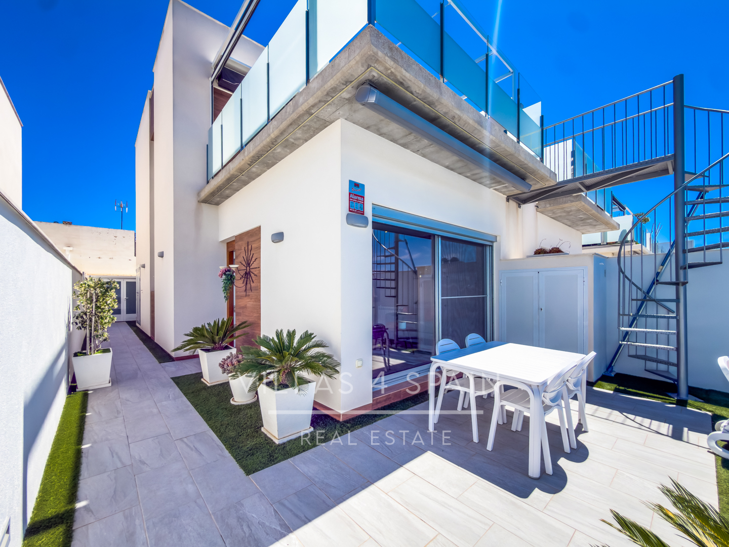 Resale -  3 Bed 3 Bath Villa with a private pool in Daya Vieja Alicante - av. principes de asturias - Alicante