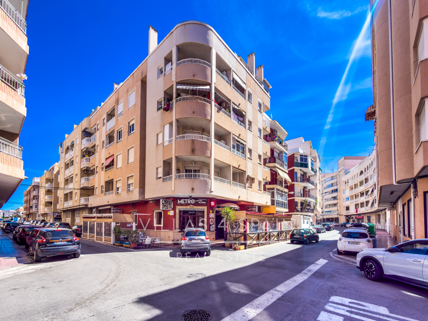 Sold - SOLD fully renovated 3 bed 1 bath apartment 100 metres from the Beach - Calle Mar Baltico  - Alicante