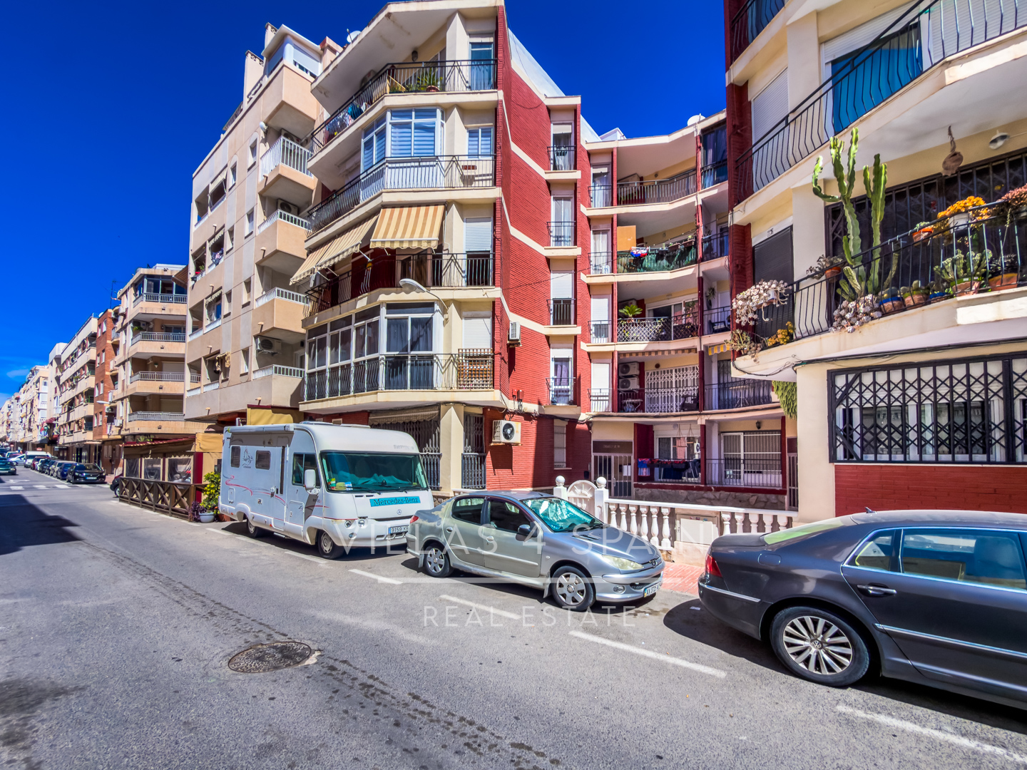 Sold - SOLD fully renovated 3 bed 1 bath apartment 100 metres from the Beach - Calle Mar Baltico  - Alicante