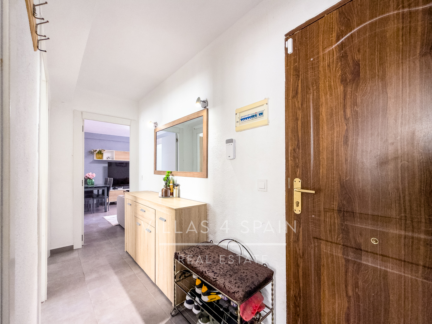 Sold - SOLD fully renovated 3 bed 1 bath apartment 100 metres from the Beach - Calle Mar Baltico  - Alicante
