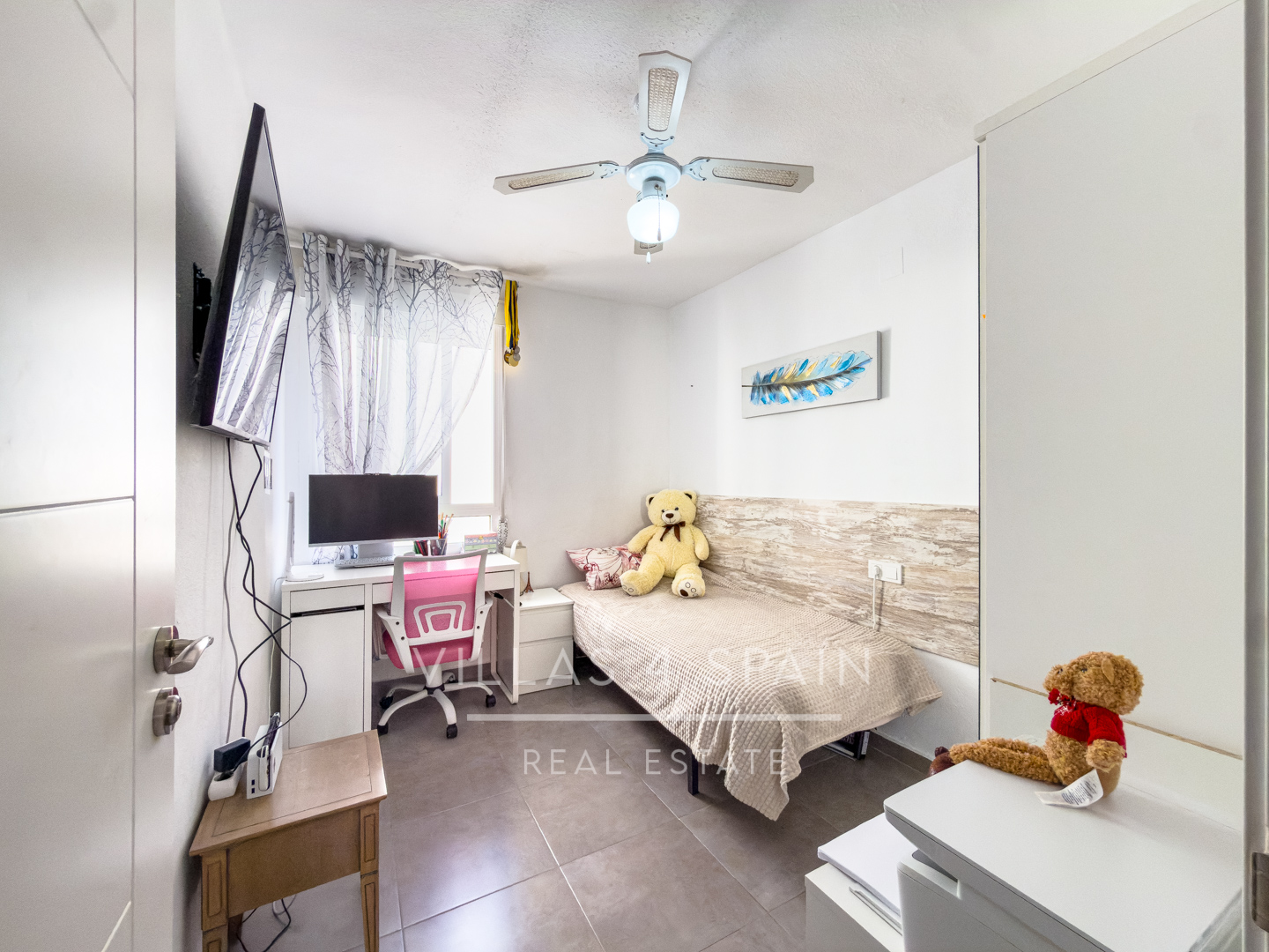 Sold - SOLD fully renovated 3 bed 1 bath apartment 100 metres from the Beach - Calle Mar Baltico  - Alicante