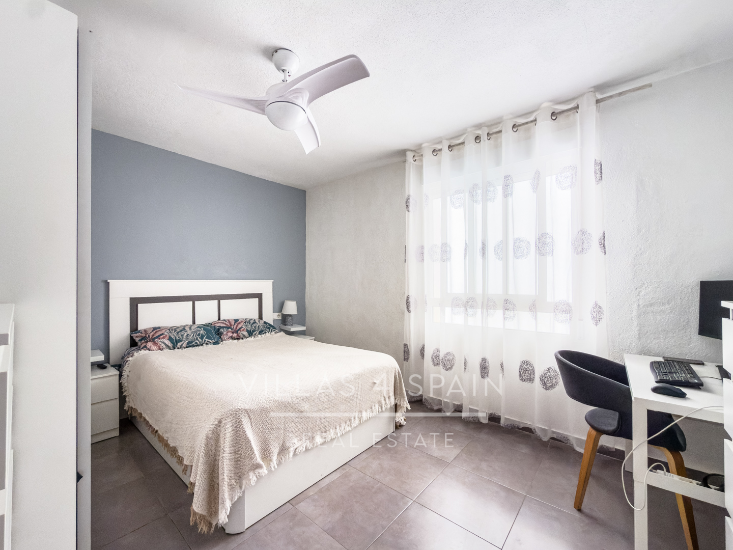 Sold - SOLD fully renovated 3 bed 1 bath apartment 100 metres from the Beach - Calle Mar Baltico  - Alicante