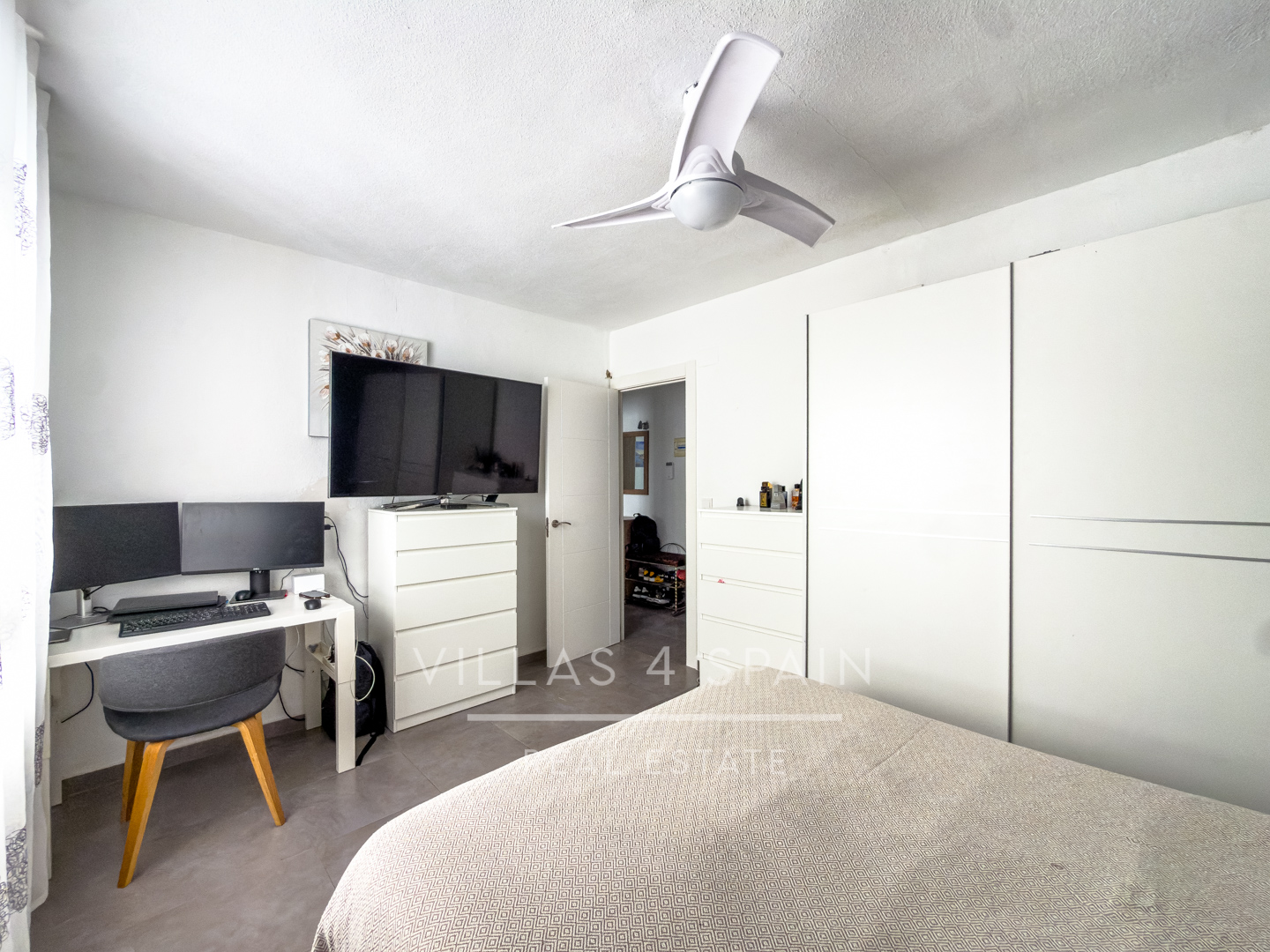 Sold - SOLD fully renovated 3 bed 1 bath apartment 100 metres from the Beach - Calle Mar Baltico  - Alicante
