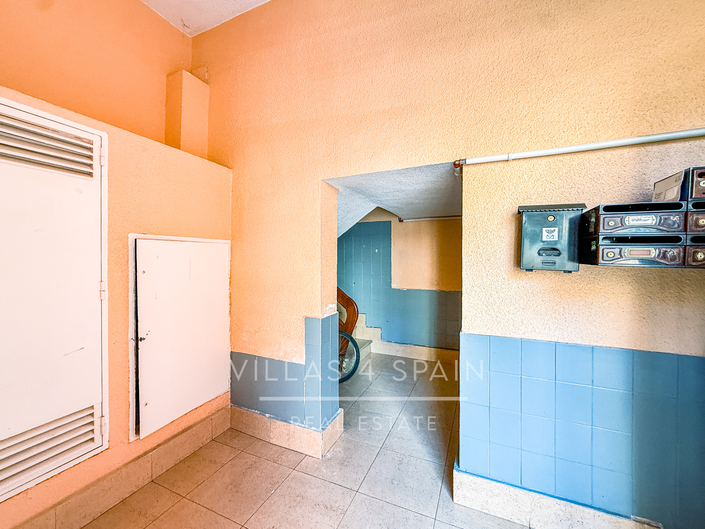 Sold - Renovated 3 bed 1 bath apartment 100 metres from the Beach - Calle Mar Baltico  - Alicante
