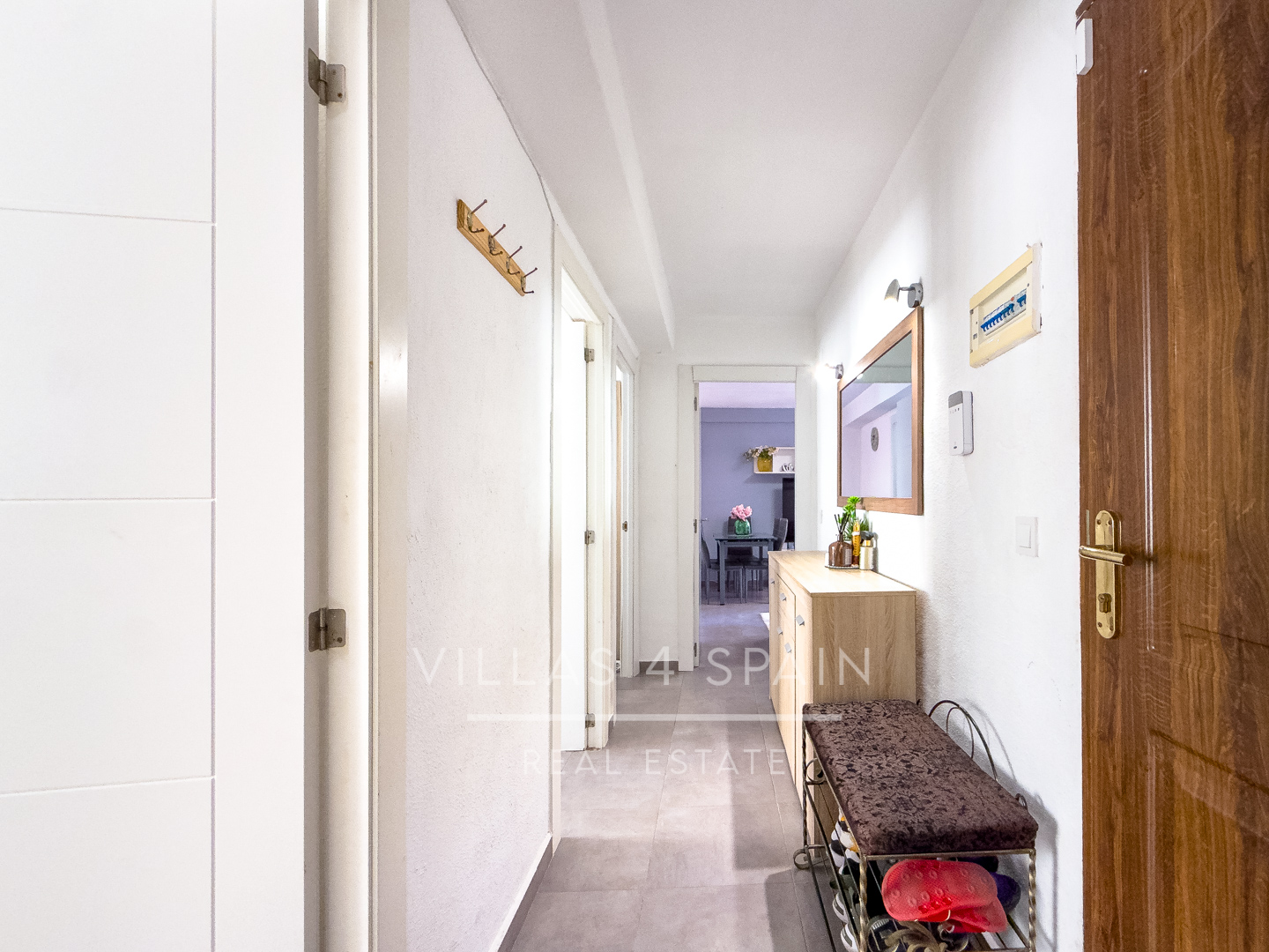 Sold - Renovated 3 bed 1 bath apartment 100 metres from the Beach - Calle Mar Baltico  - Alicante