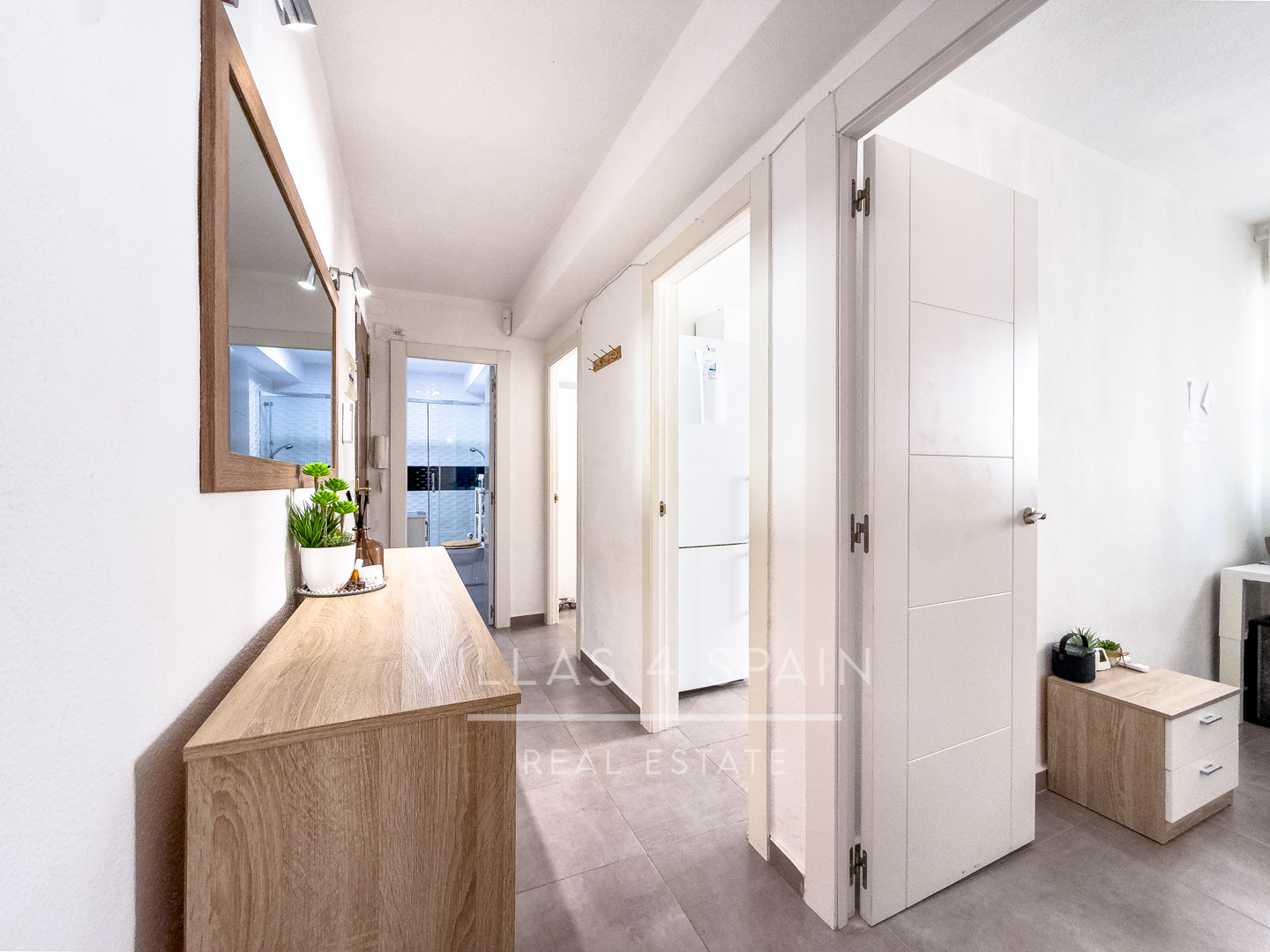 Sold - Renovated 3 bed 1 bath apartment 100 metres from the Beach - Calle Mar Baltico  - Alicante