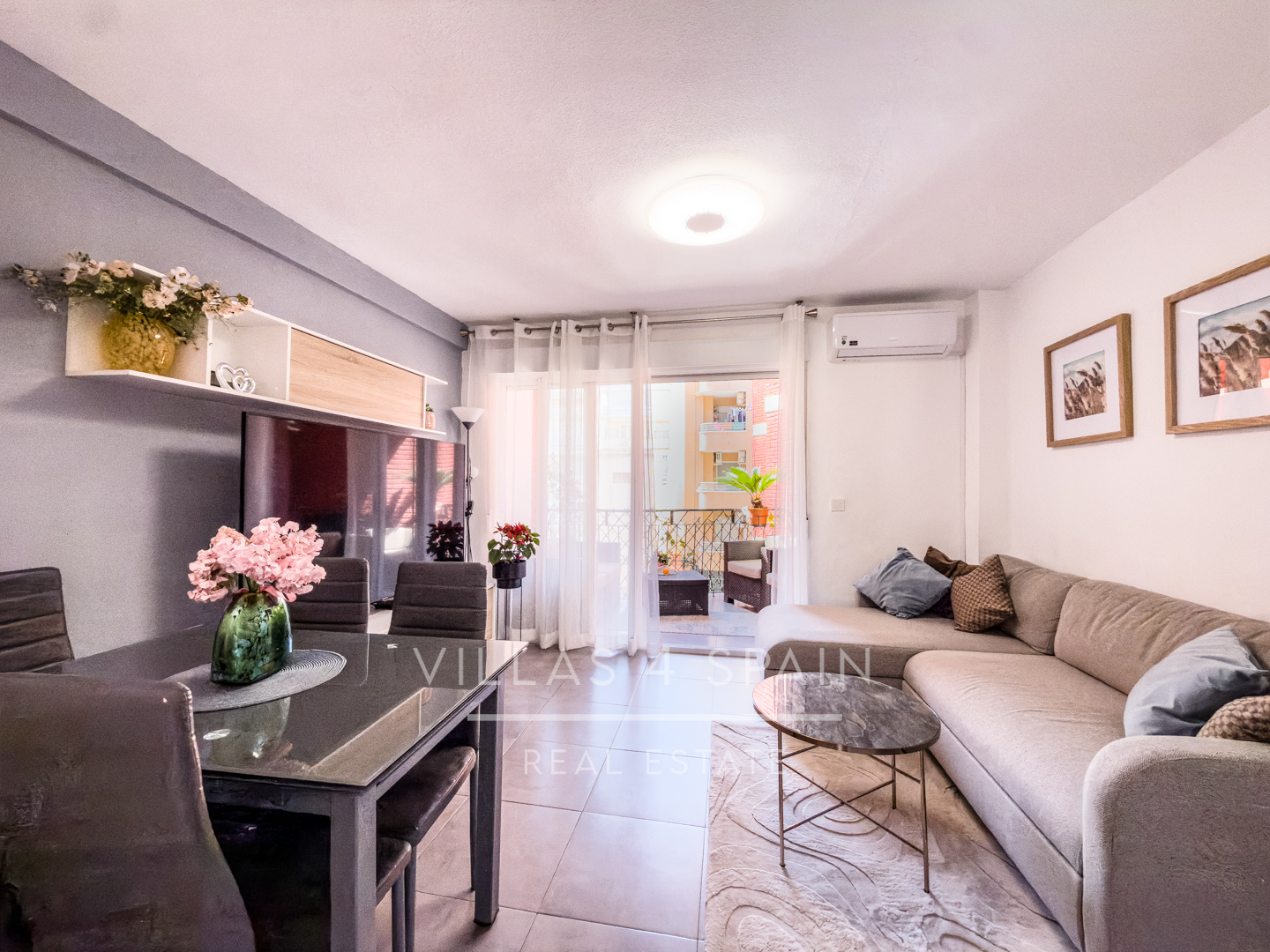 Sold - Renovated 3 bed 1 bath apartment 100 metres from the Beach - Calle Mar Baltico  - Alicante