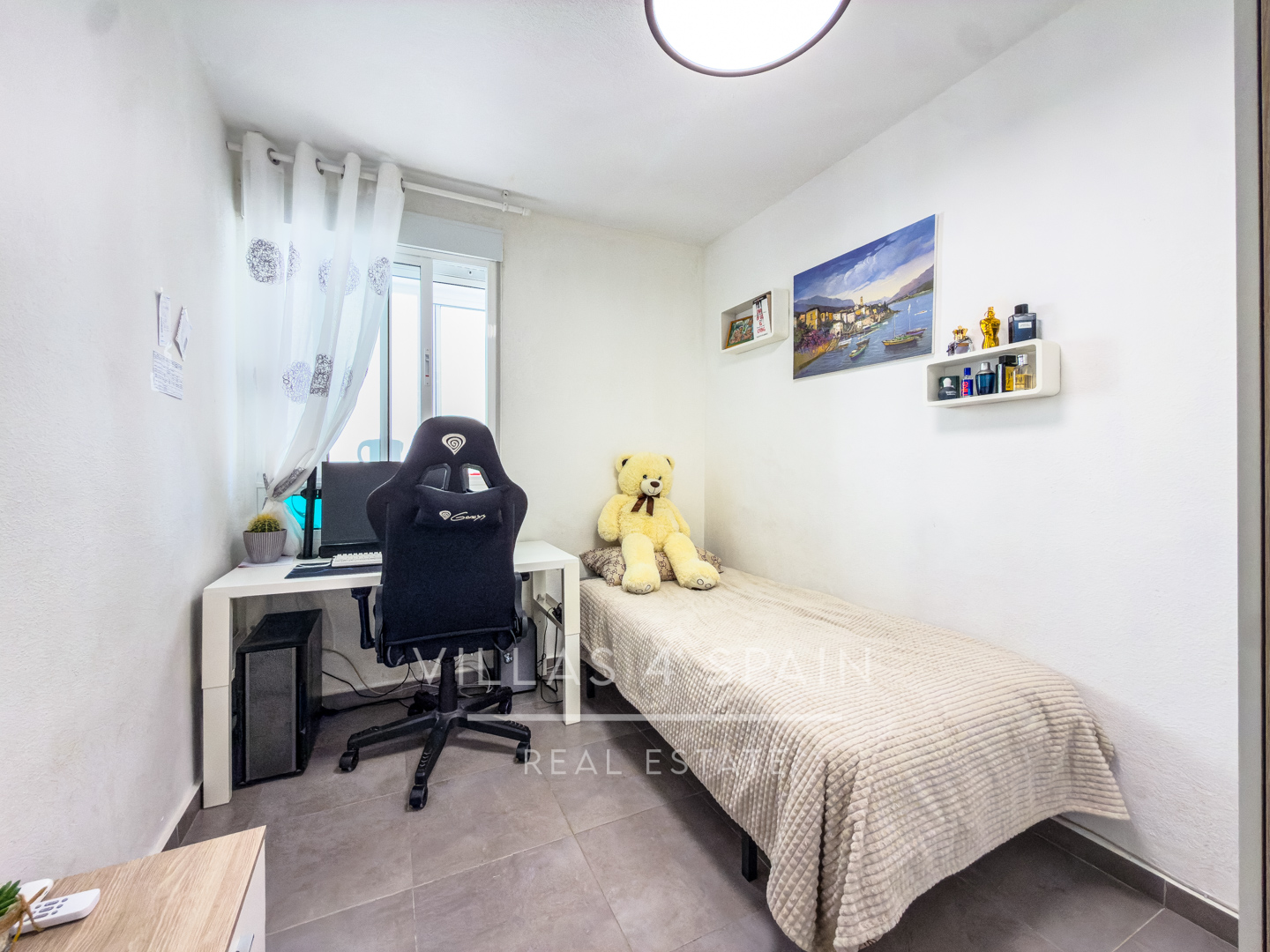 Sold - Renovated 3 bed 1 bath apartment 100 metres from the Beach - Calle Mar Baltico  - Alicante