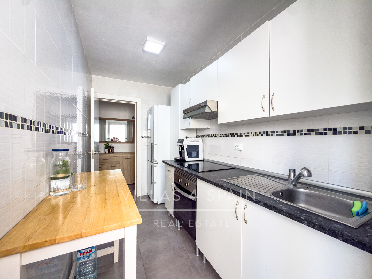 Sold - Renovated 3 bed 1 bath apartment 100 metres from the Beach - Calle Mar Baltico  - Alicante