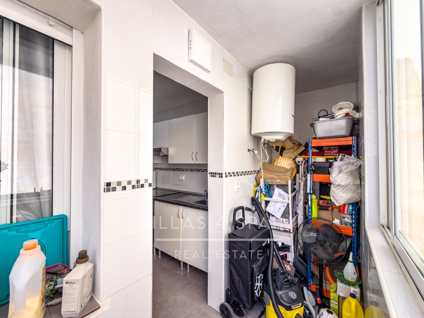 Sold - Renovated 3 bed 1 bath apartment 100 metres from the Beach - Calle Mar Baltico  - Alicante