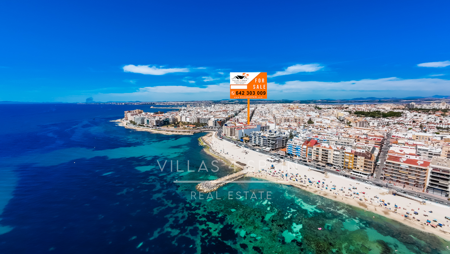 Sold - Renovated 3 bed 1 bath apartment 100 metres from the Beach - Calle Mar Baltico  - Alicante