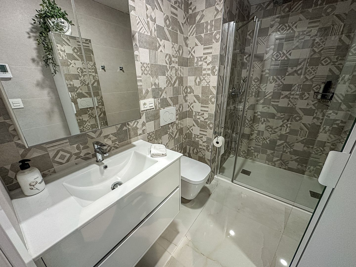 Resale - 3 Bed 2 Bath Penthouse in Los Altos - Torrevieja with Parking Place and Storage Room - C. Lagos de Covadonga - Alicante