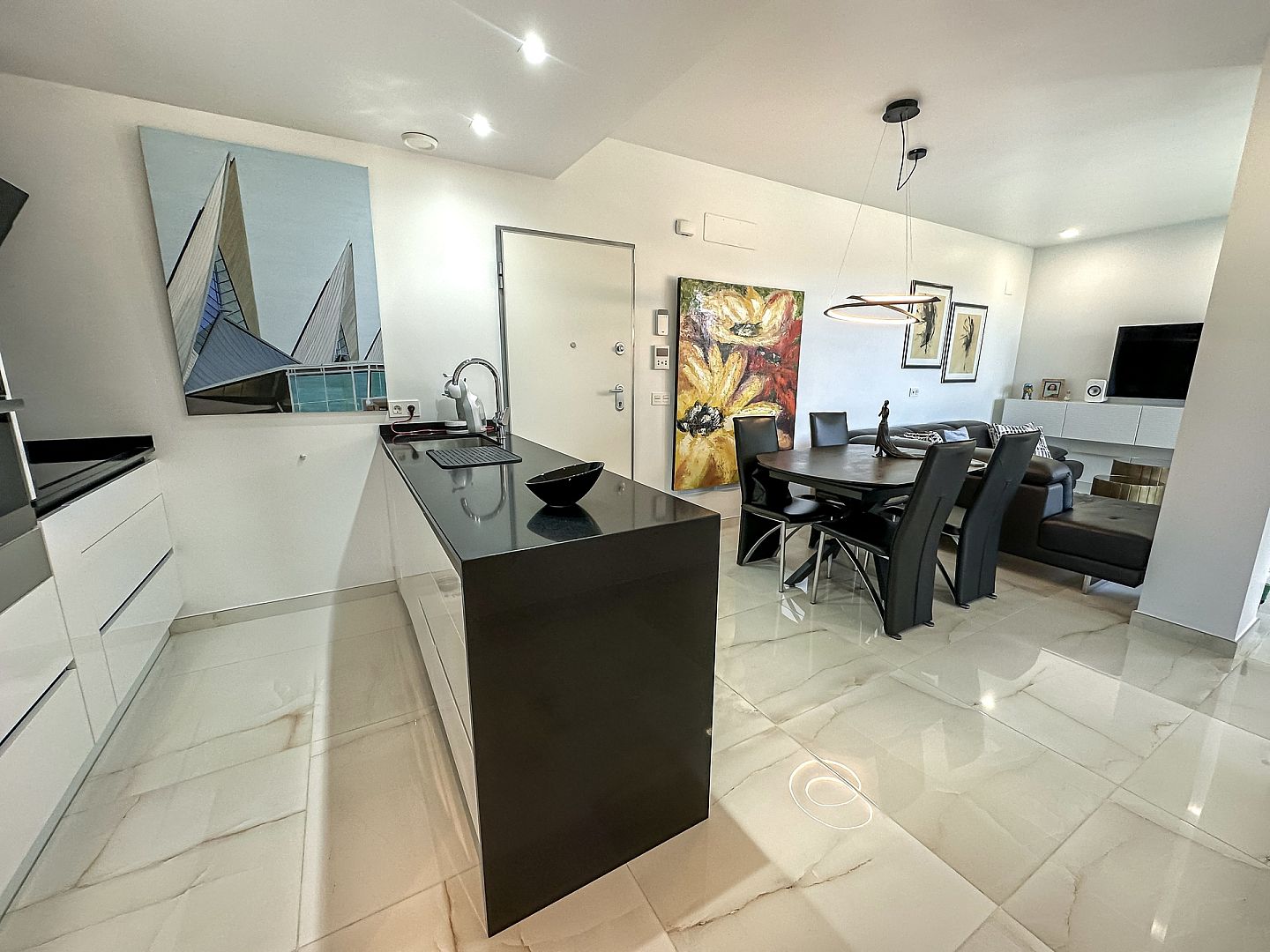 Resale - 3 Bed 2 Bath Penthouse in Los Altos - Torrevieja with Parking Place and Storage Room - C. Lagos de Covadonga - Alicante