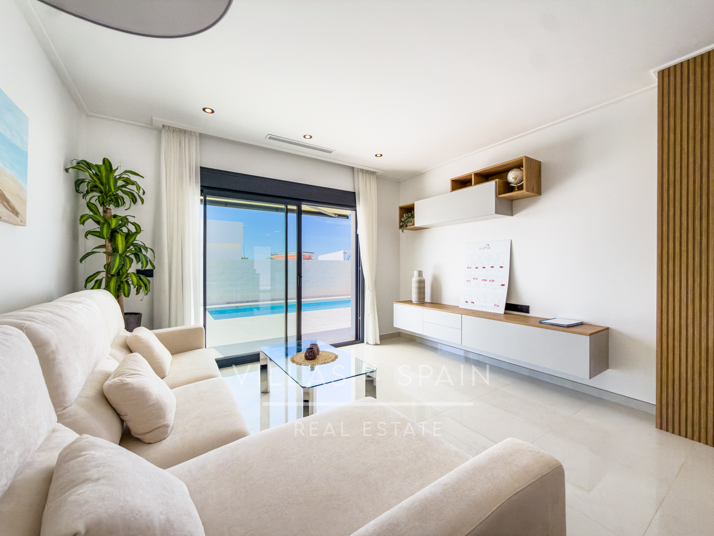 Resale - 3 Bedroom, 2 Bath New Villa with private pool and parking for sale in La Marina. - calle fernando rey  - Alicante