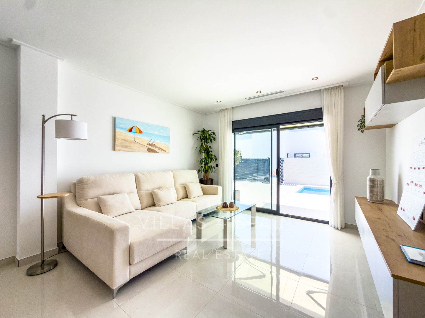 Resale - 3 Bedroom, 2 Bath New Villa with private pool and parking for sale in La Marina. - calle fernando rey  - Alicante