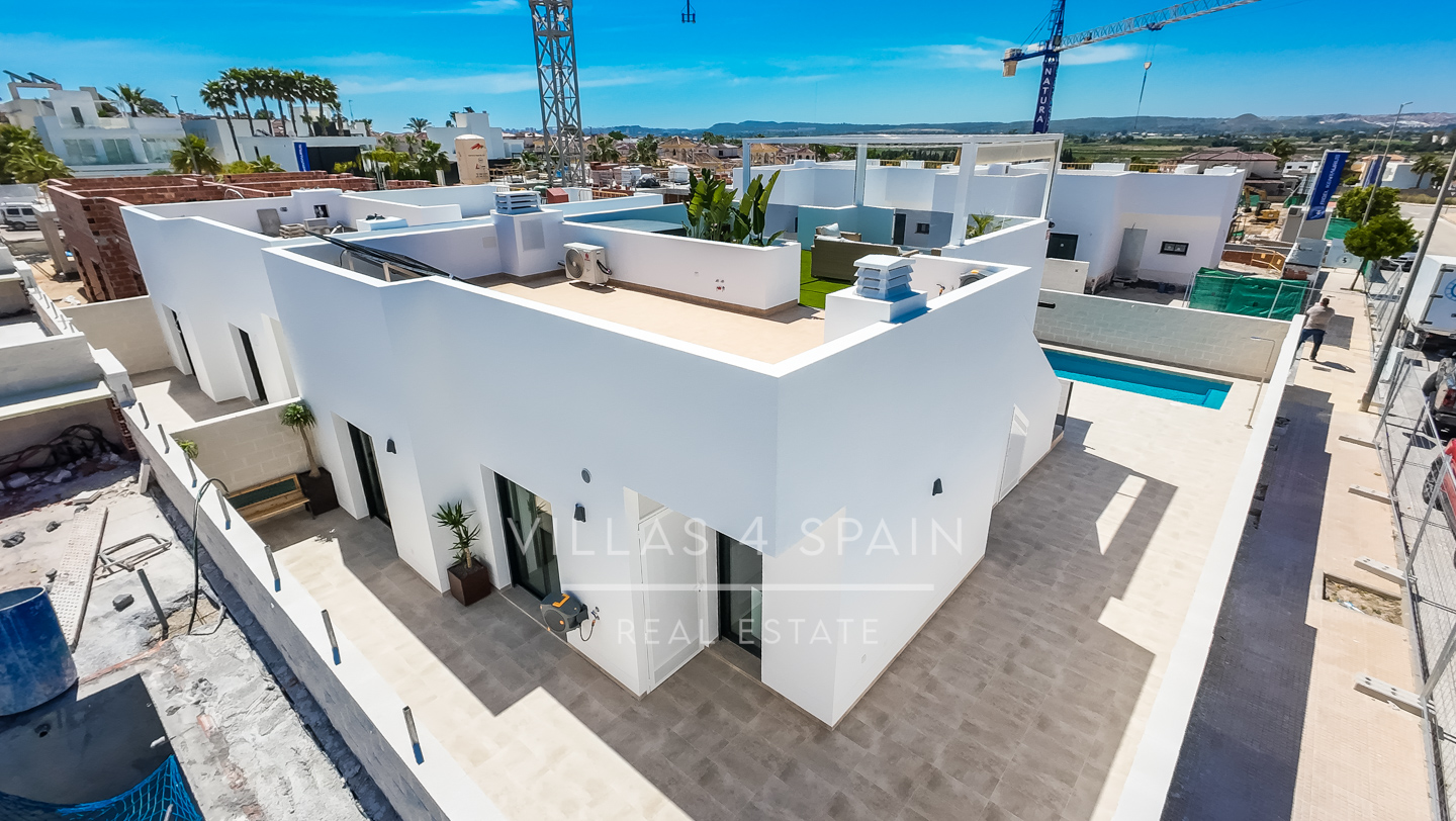 Resale - 3 Bedroom, 2 Bath New Villa with private pool and parking for sale in La Marina. - calle fernando rey  - Alicante