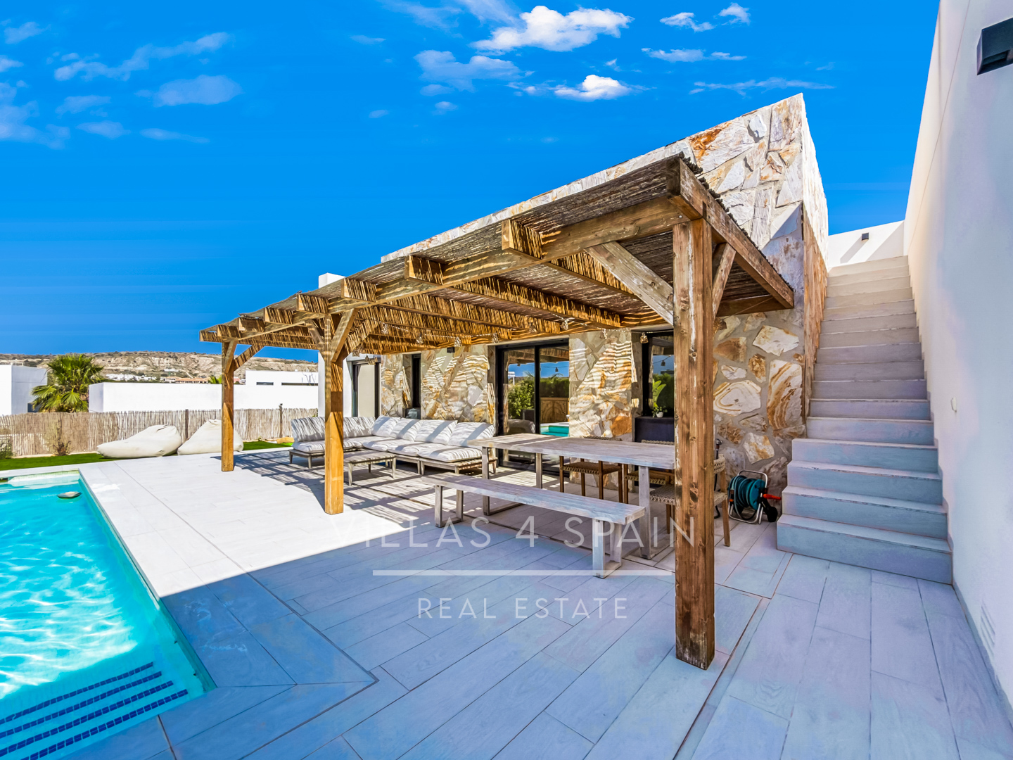 Resale - 3 bed 2 bath modern villa with private pool, parking and a large roof terrace in La Finca Golf, Algorfa, Alicante. - Av. Antonio Pedrera Soler - Alicante
