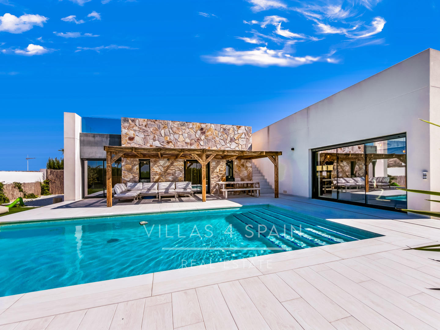 Resale - 3 bed 2 bath modern villa with private pool, parking and a large roof terrace in La Finca Golf, Algorfa, Alicante. - Av. Antonio Pedrera Soler - Alicante