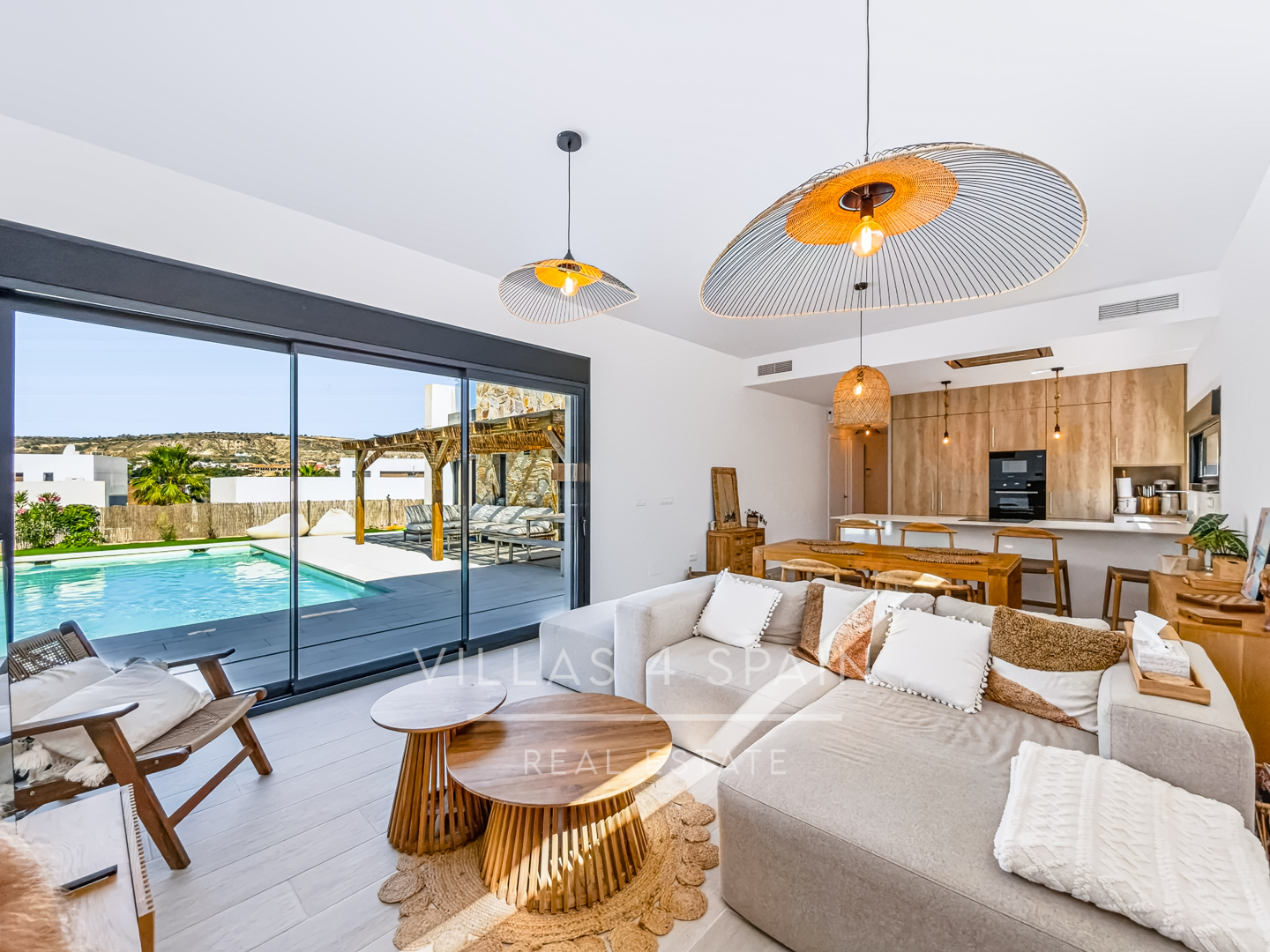 Resale - 3 bed 2 bath modern villa with private pool, parking and a large roof terrace in La Finca Golf, Algorfa, Alicante. - Av. Antonio Pedrera Soler - Alicante