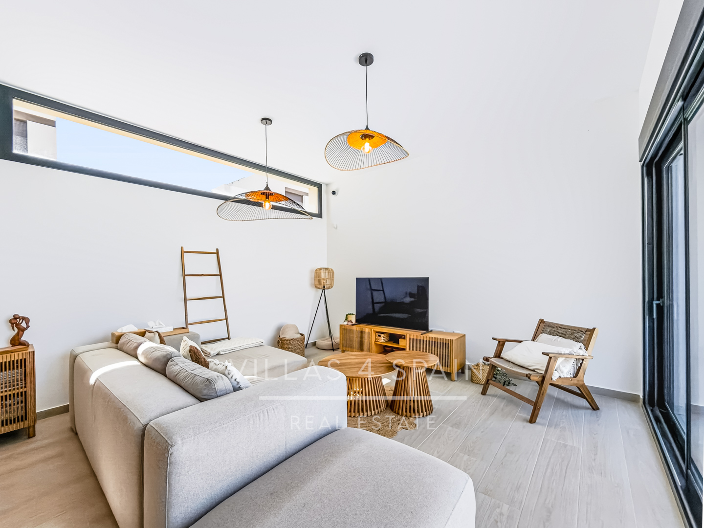 Resale - 3 bed 2 bath modern villa with private pool, parking and a large roof terrace in La Finca Golf, Algorfa, Alicante. - Av. Antonio Pedrera Soler - Alicante