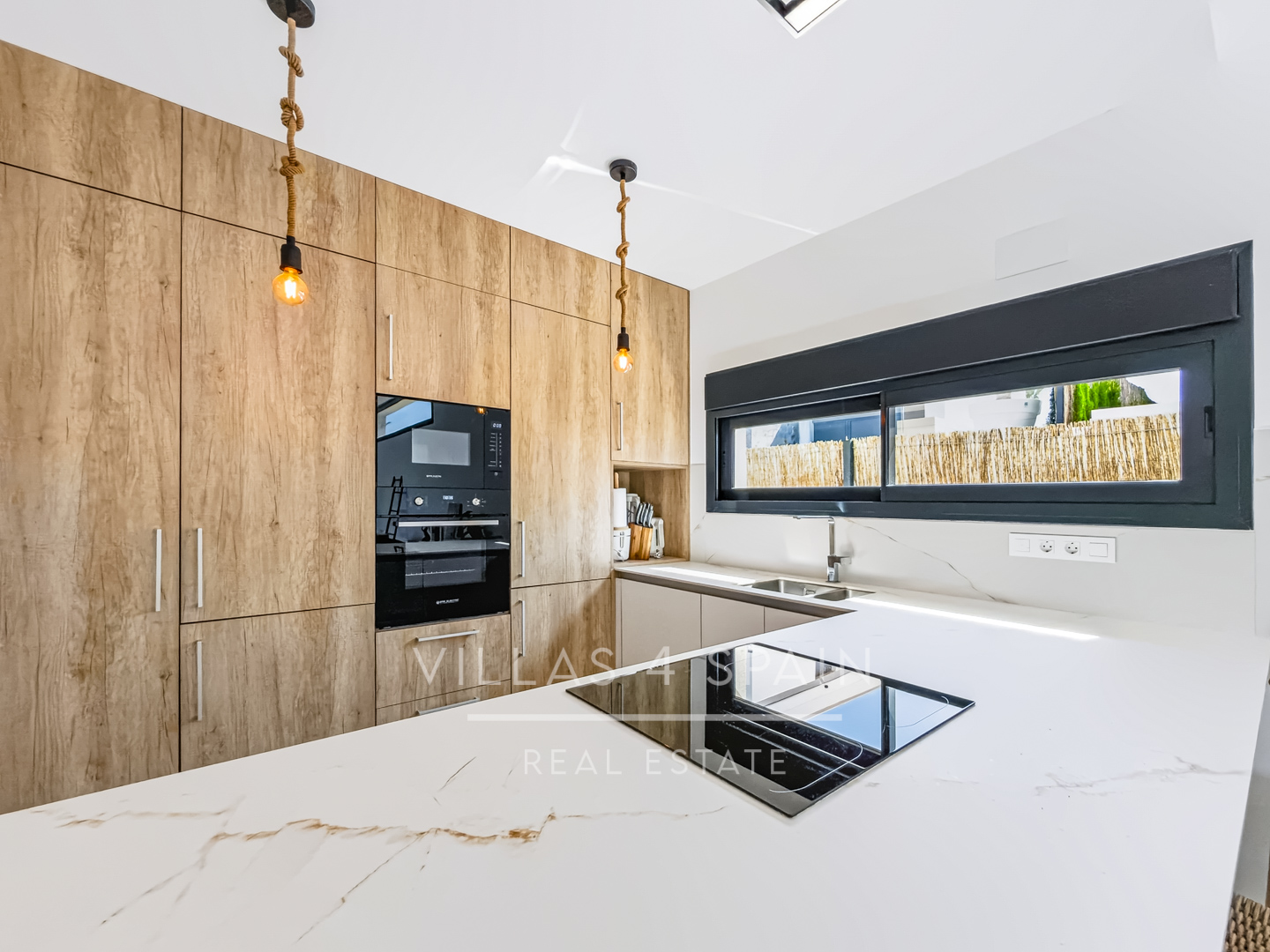 Resale - 3 bed 2 bath modern villa with private pool, parking and a large roof terrace in La Finca Golf, Algorfa, Alicante. - Av. Antonio Pedrera Soler - Alicante