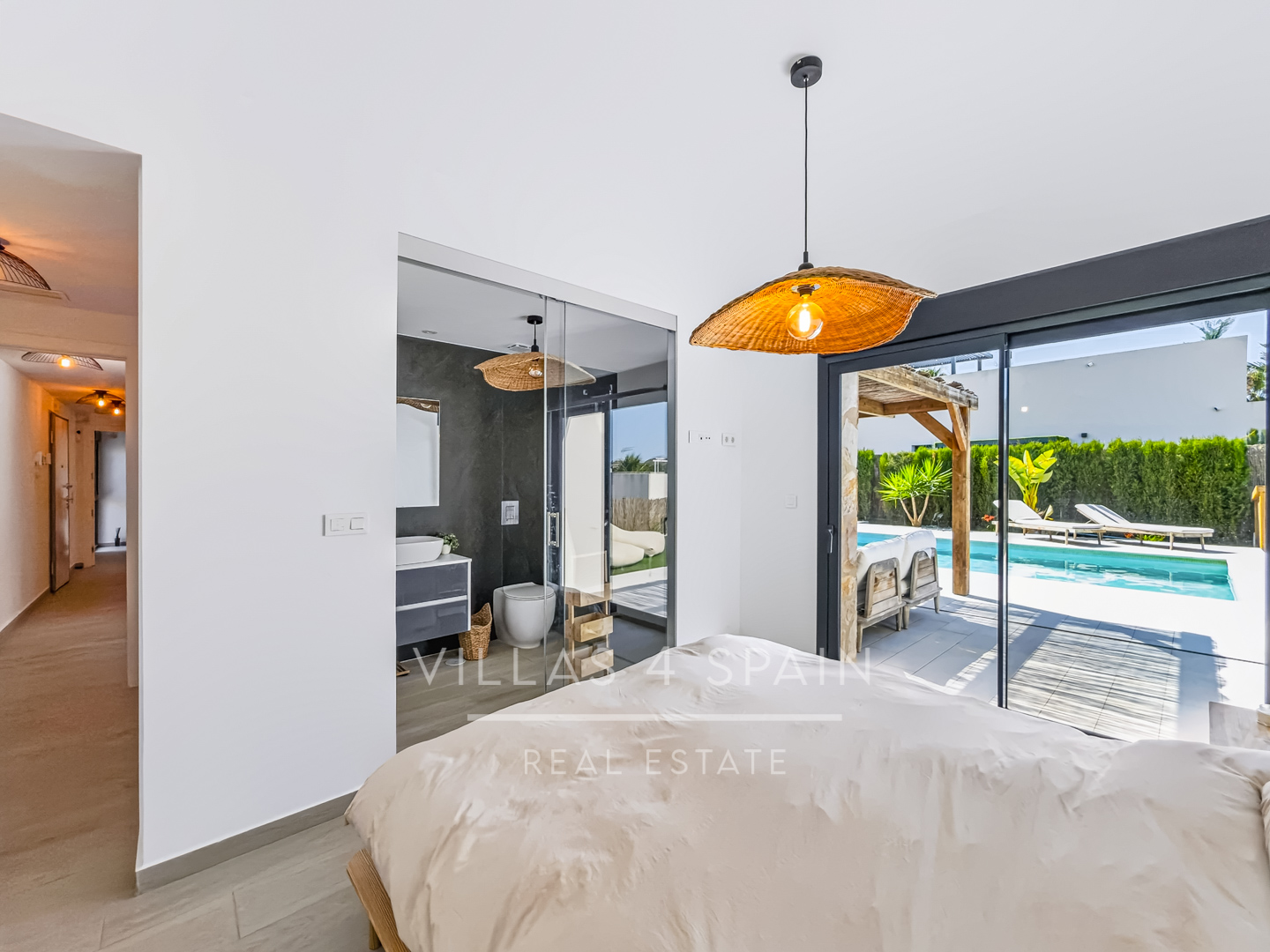 Resale - 3 bed 2 bath modern villa with private pool, parking and a large roof terrace in La Finca Golf, Algorfa, Alicante. - Av. Antonio Pedrera Soler - Alicante