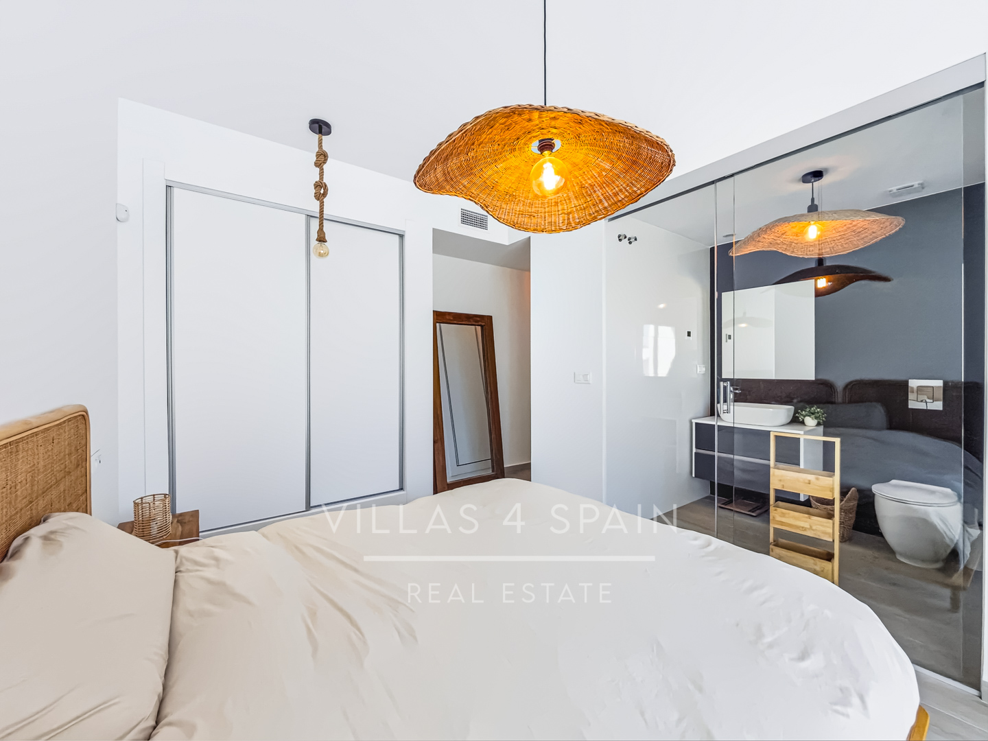 Resale - 3 bed 2 bath modern villa with private pool, parking and a large roof terrace in La Finca Golf, Algorfa, Alicante. - Av. Antonio Pedrera Soler - Alicante