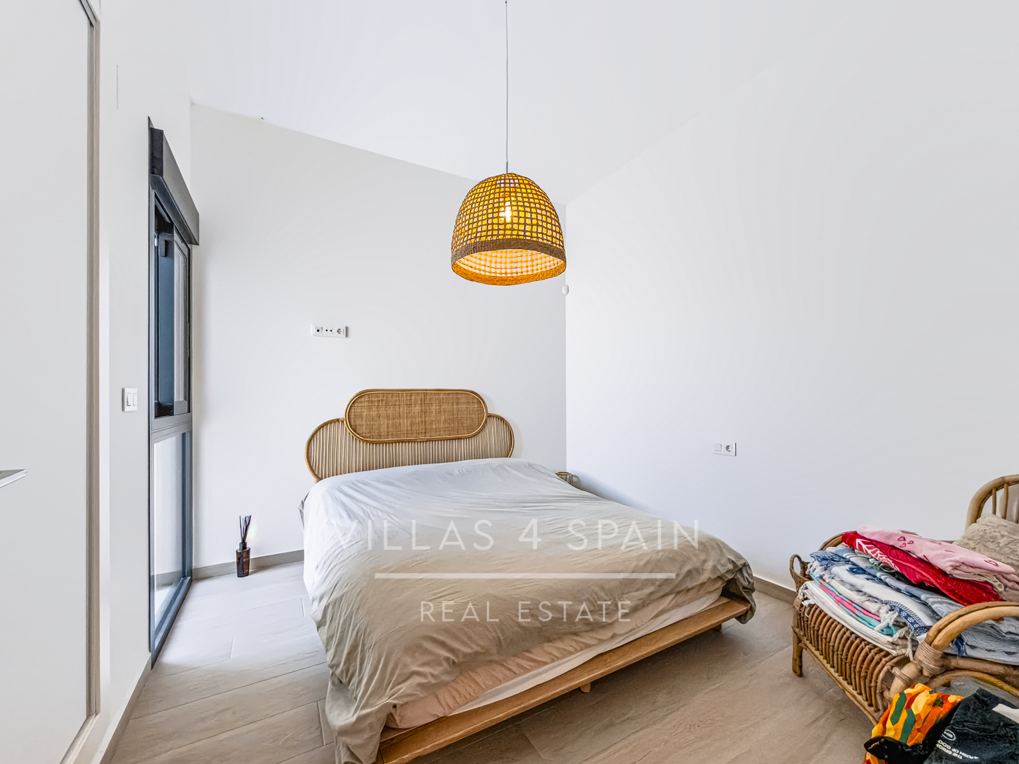 Resale - 3 bed 2 bath modern villa with private pool, parking and a large roof terrace in La Finca Golf, Algorfa, Alicante. - Av. Antonio Pedrera Soler - Alicante