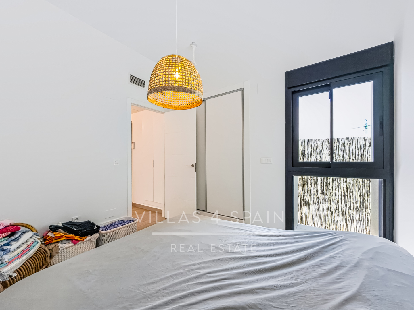 Resale - 3 bed 2 bath modern villa with private pool, parking and a large roof terrace in La Finca Golf, Algorfa, Alicante. - Av. Antonio Pedrera Soler - Alicante