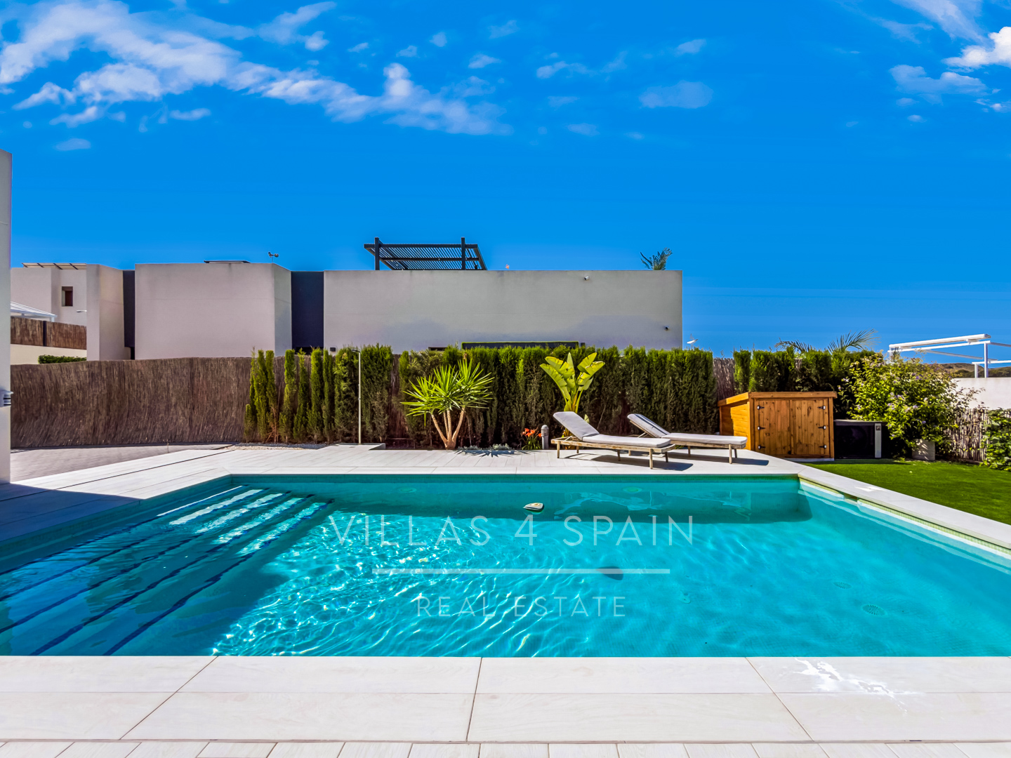 Resale - 3 bed 2 bath modern villa with private pool, parking and a large roof terrace in La Finca Golf, Algorfa, Alicante. - Av. Antonio Pedrera Soler - Alicante