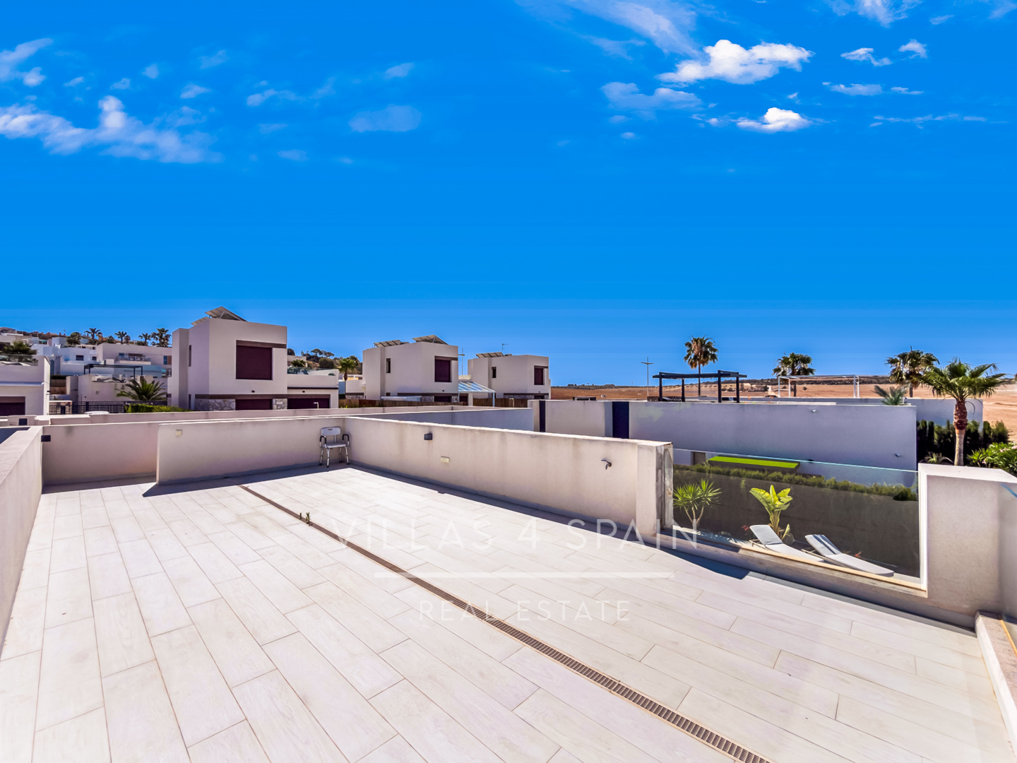Resale - 3 bed 2 bath modern villa with private pool, parking and a large roof terrace in La Finca Golf, Algorfa, Alicante. - Av. Antonio Pedrera Soler - Alicante