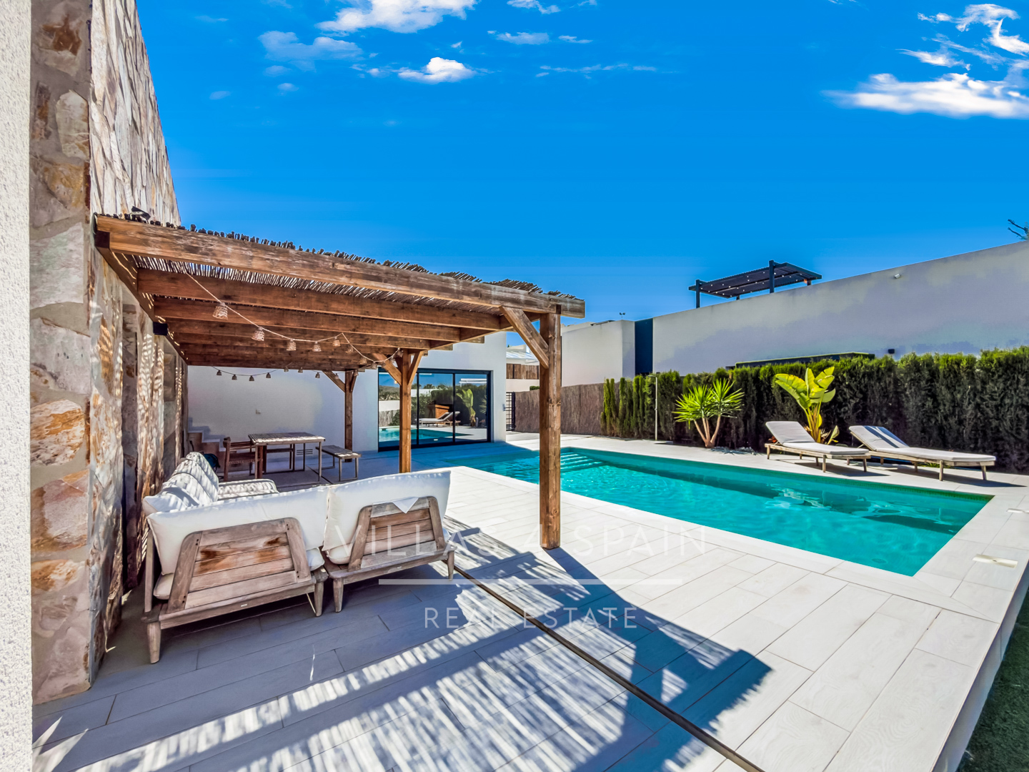 Resale - 3 bed 2 bath modern villa with private pool, parking and a large roof terrace in La Finca Golf, Algorfa, Alicante. - Av. Antonio Pedrera Soler - Alicante