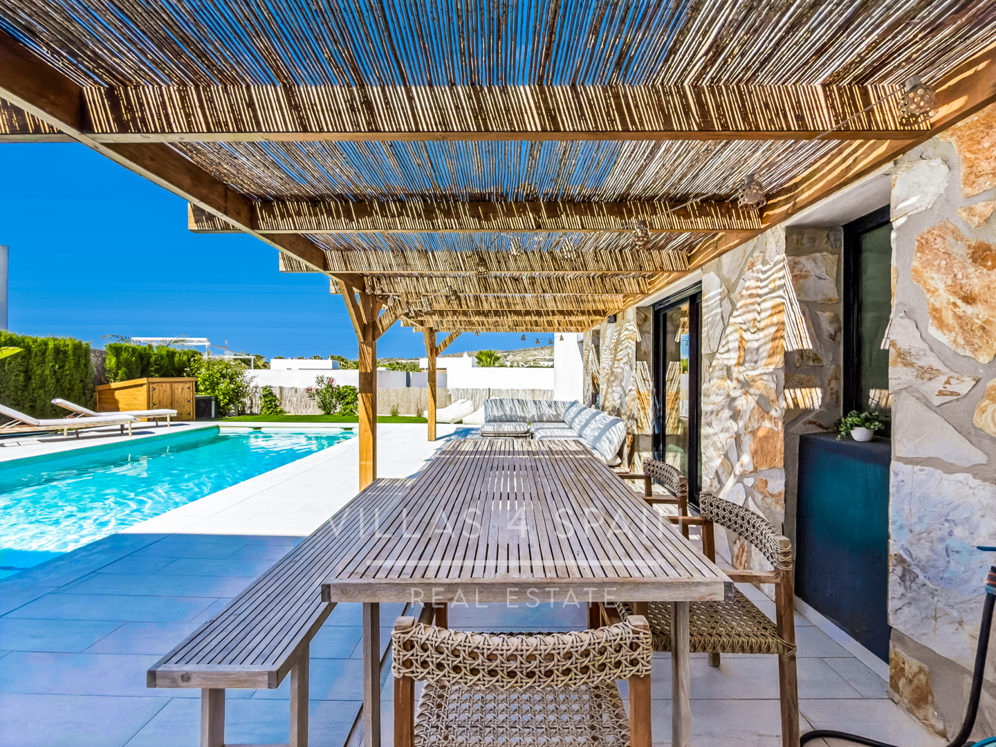 Resale - 3 bed 2 bath modern villa with private pool, parking and a large roof terrace in La Finca Golf, Algorfa, Alicante. - Av. Antonio Pedrera Soler - Alicante
