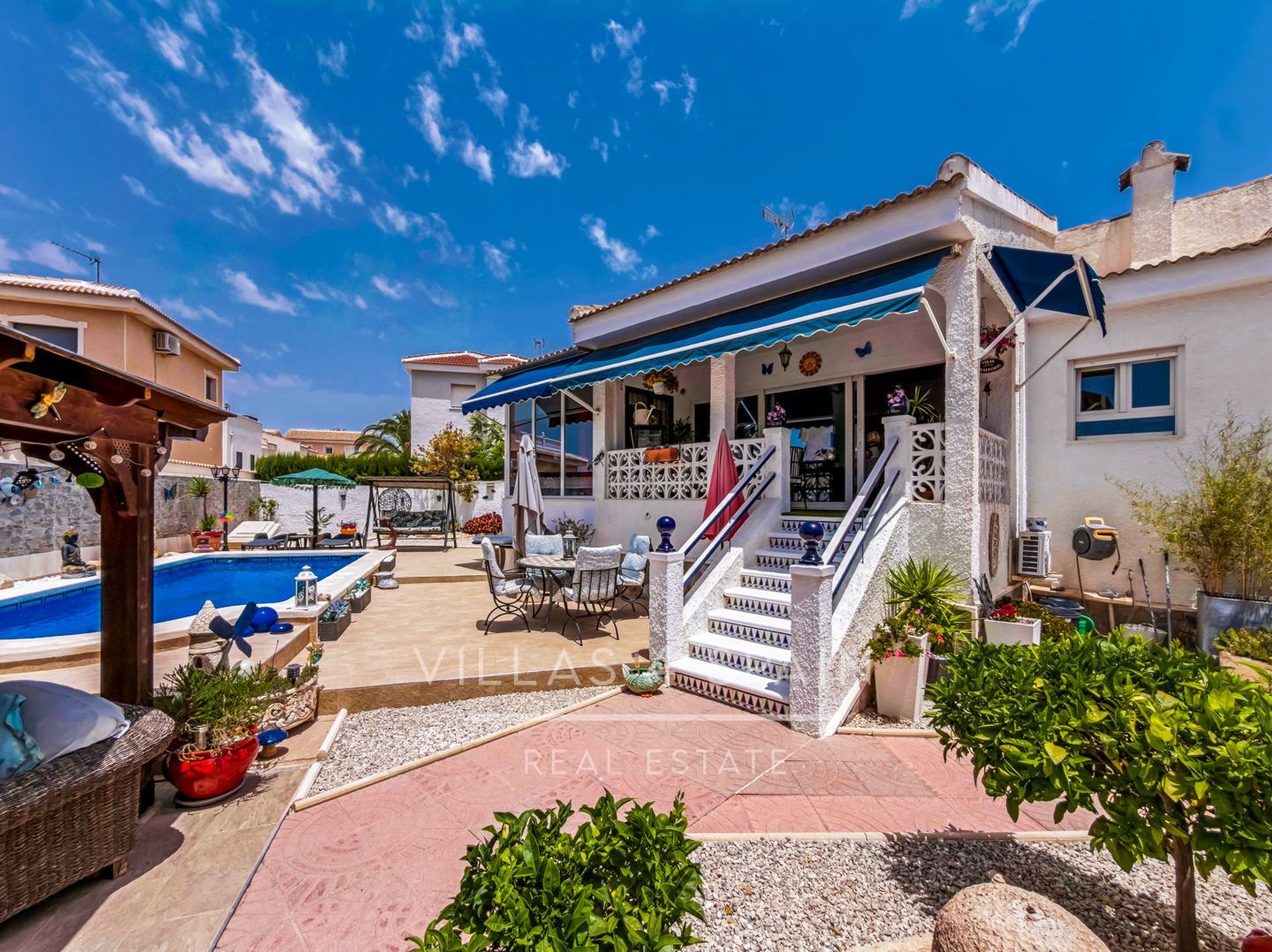 Resale - 3 Bed 2 Bath Villa with a Private Pool, Garden and parking in Ciudad Quesada, Rojales, Alicante  - av. de las naciones - Alicante