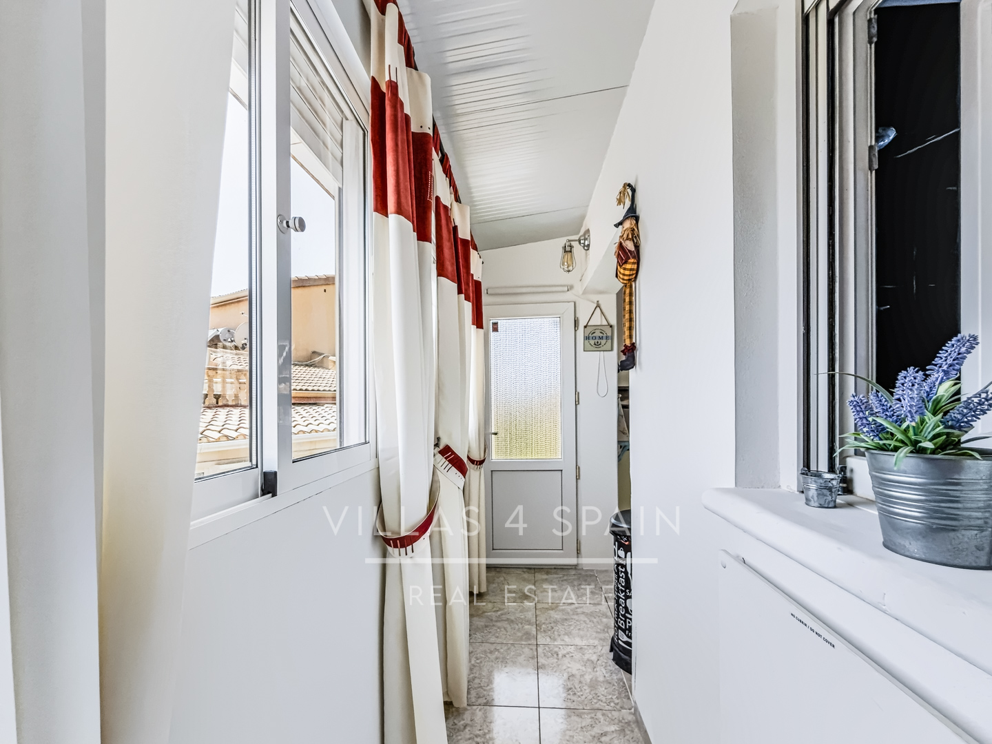 Resale - 3 Bed 2 Bath Villa with a Private Pool, Garden and parking in Ciudad Quesada, Rojales, Alicante  - av. de las naciones - Alicante