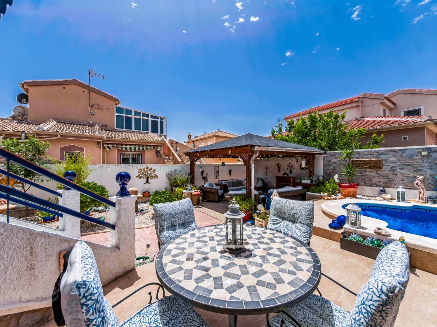 Resale - 3 Bed 2 Bath Villa with a Private Pool, Garden and parking in Ciudad Quesada, Rojales, Alicante  - av. de las naciones - Alicante