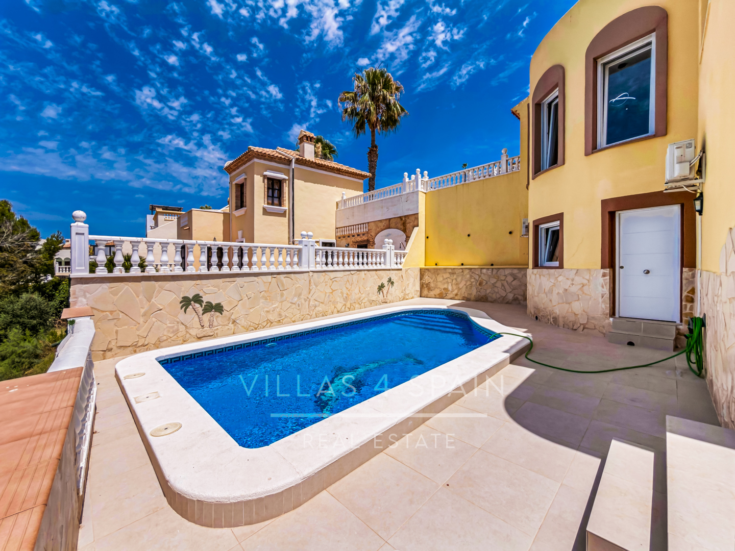 Resale - 3 Bed 3 Bath Villa with Private Pool and Parking in La Marquesa Golf Ciudad Quesada - Av. de la Marquesa - Alicante