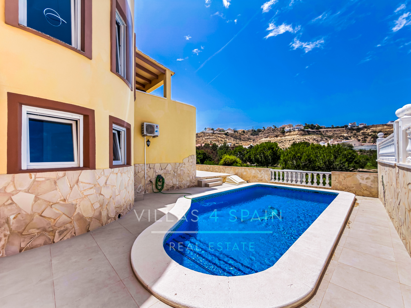 Resale - 3 Bed 3 Bath Villa with Private Pool and Parking in La Marquesa Golf Ciudad Quesada - Av. de la Marquesa - Alicante
