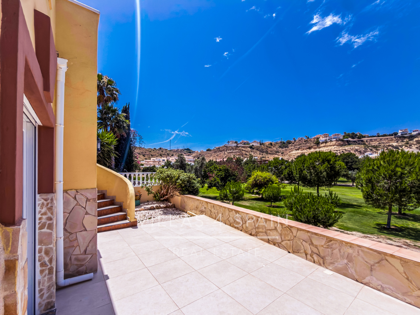Resale - 3 Bed 3 Bath Villa with Private Pool and Parking in La Marquesa Golf Ciudad Quesada - Av. de la Marquesa - Alicante
