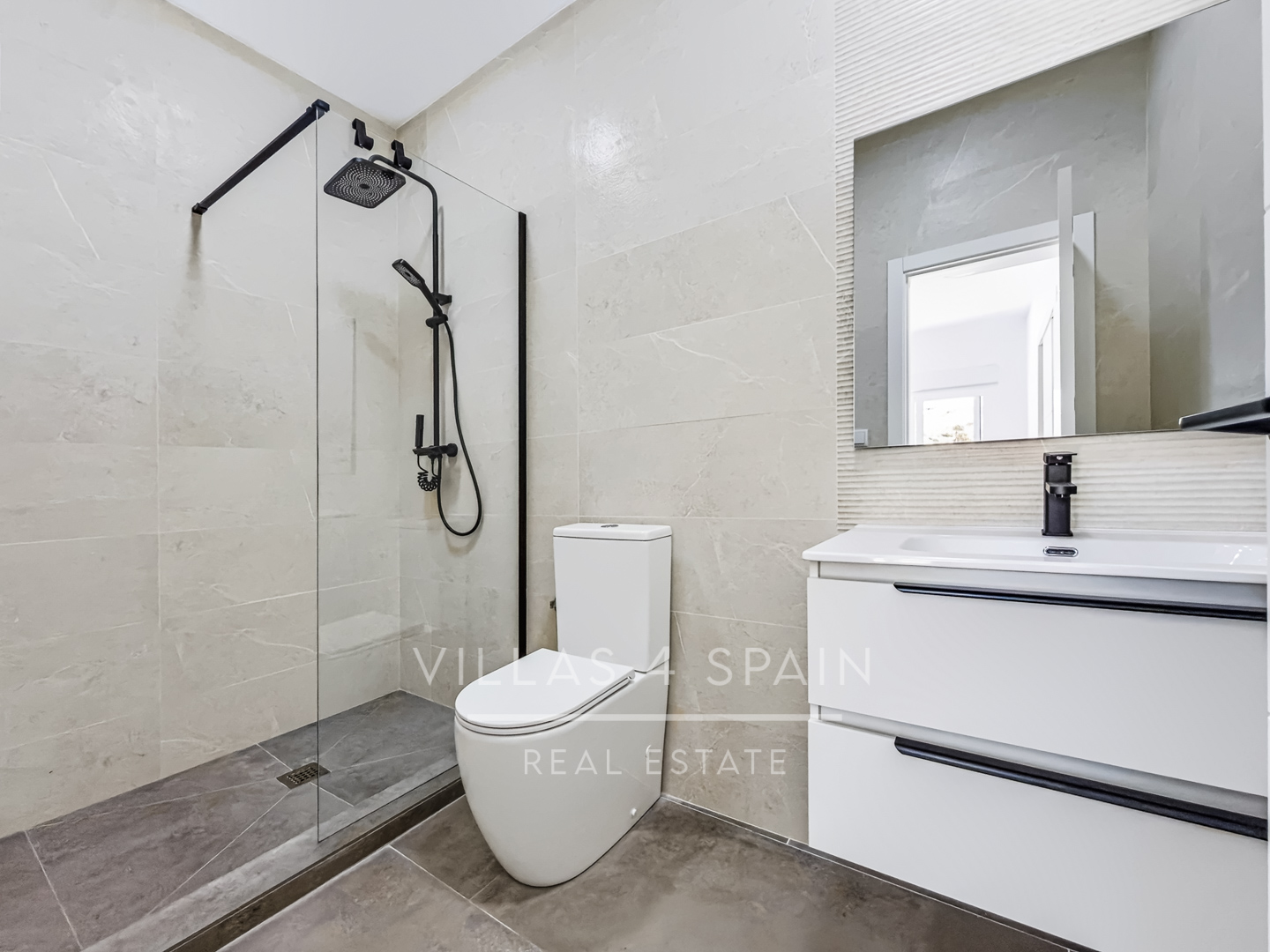 Resale - 3 Bed 3 Bath Villa with Private Pool and Parking in La Marquesa Golf Ciudad Quesada - Av. de la Marquesa - Alicante